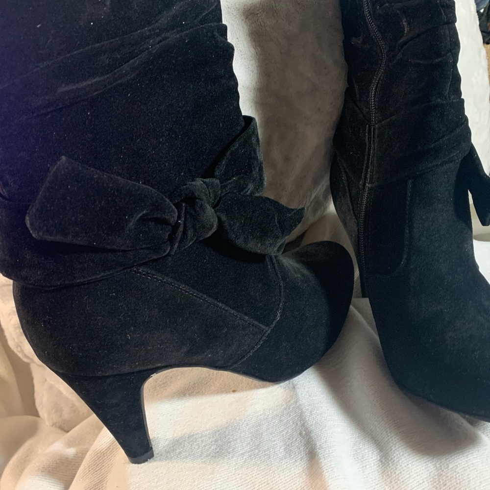 New Suede black 3.5 inch heeled boots from Venus.